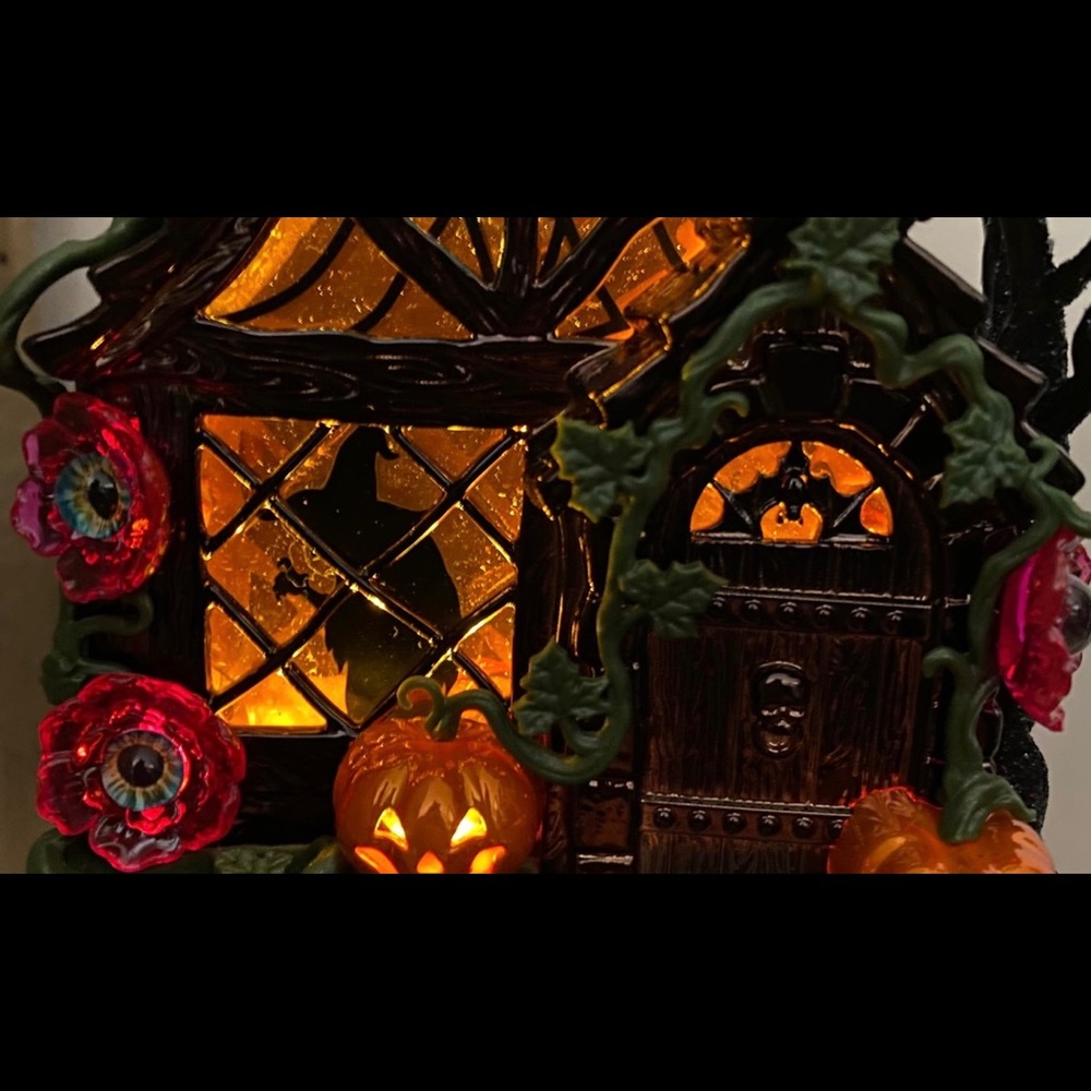 NEW BBW Projector Witches Cottage Wallflower Plug 2022 Halloween Limited Edition - Picture 9 of 10